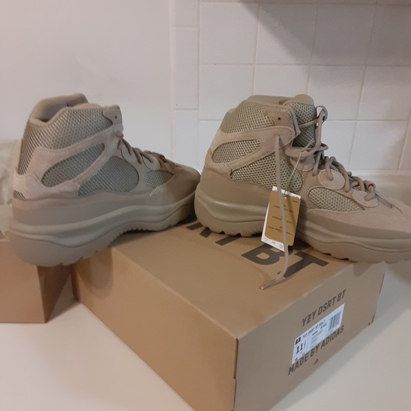 Yezzy boots 100% authentic from goat.